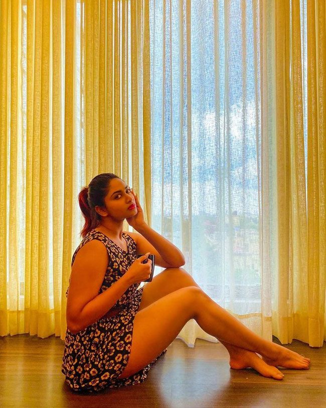 Shivani Narayanan Posted Latest Photos In Instagram Shivani Narayanan Posted Latest Photos In Instagram